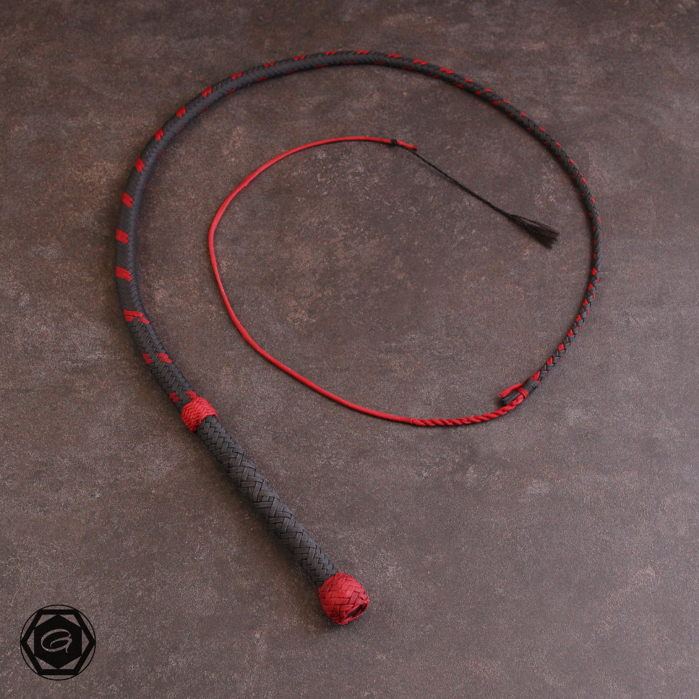 4ft Modern Bullwhip anthrazit/rot fancyplait
